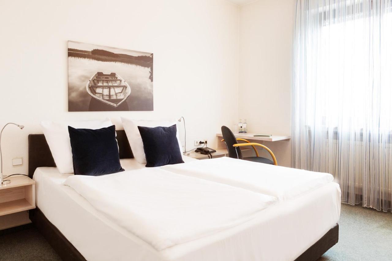 Hotel Huss Limburg Лимбург-на-Лане Екстериор снимка